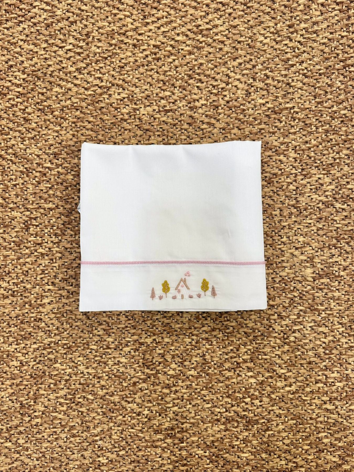 Fitted sheet with houses and little trees design, for baby girls, cream color, IG61LE