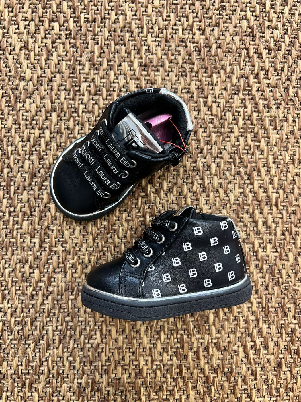 Girl's Black Shoes L7681