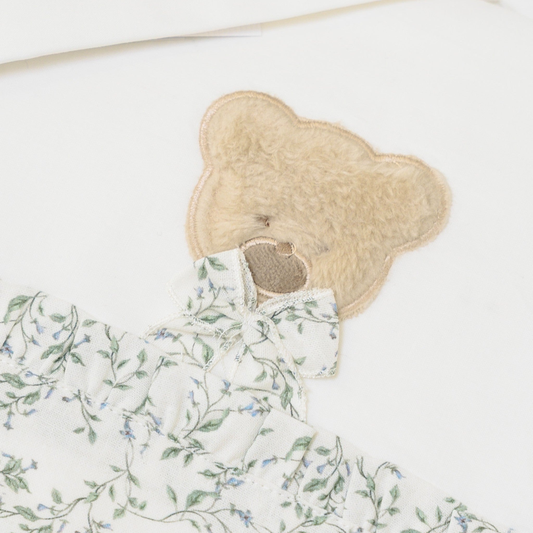 White Cotton Baby Fitted Sheet by SARTORIA DEI PICCOLI (code LL1102)