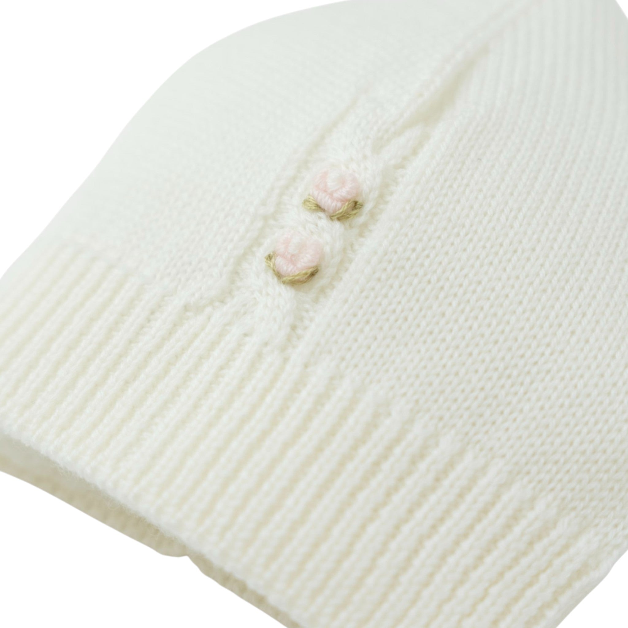 Dettaglio ricamo treccia cuffia OLLY Piccola Giuggiola pura lana vergine neonata elegante
