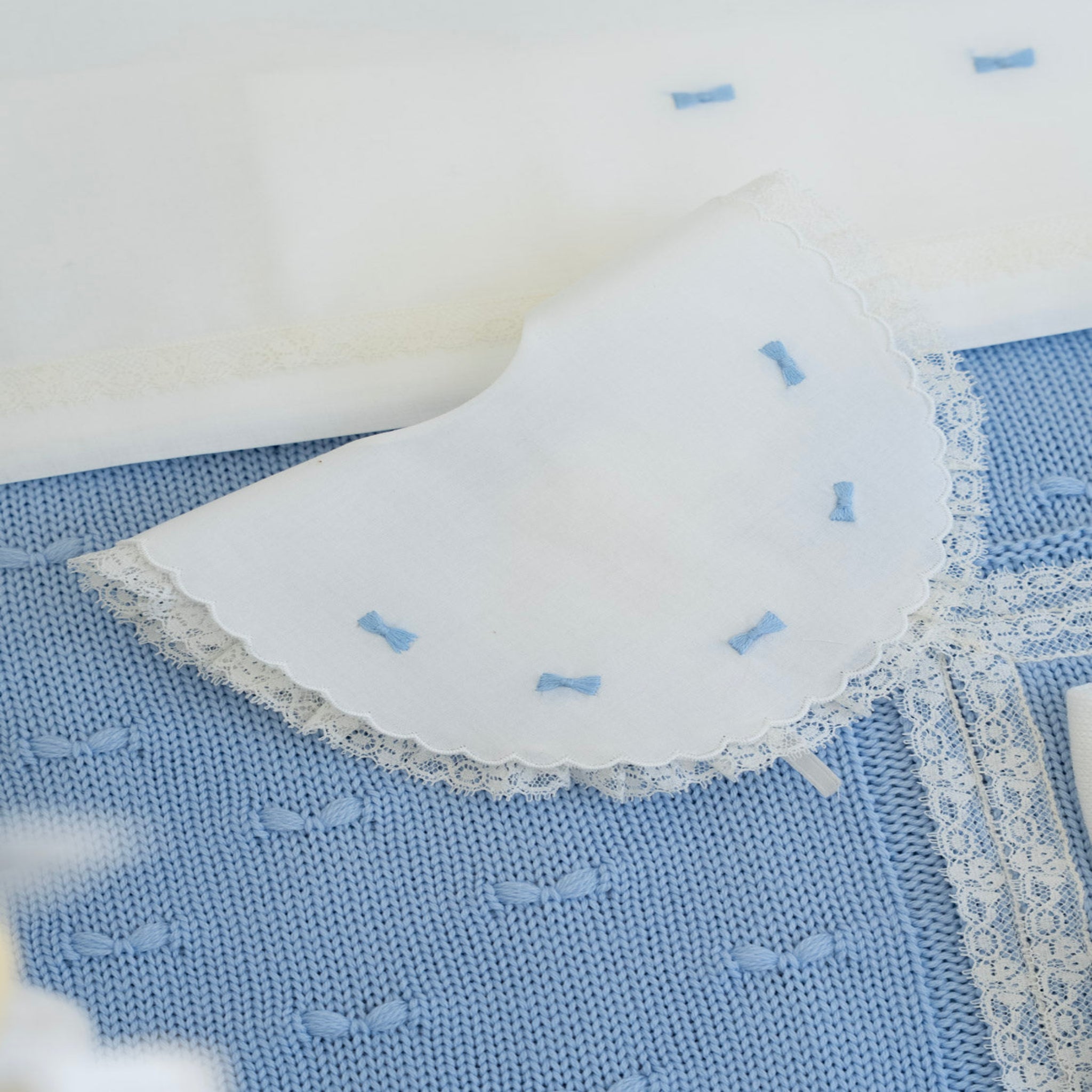 Coordinato Nascita Pura Lana Fiocchi Pizzo ENRICO - Piccola Giuggiola