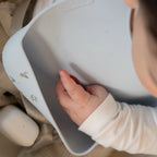 Bavetta in silicone Blu 108034565408 corredino e abbigliamento neonato | NANU' BABY