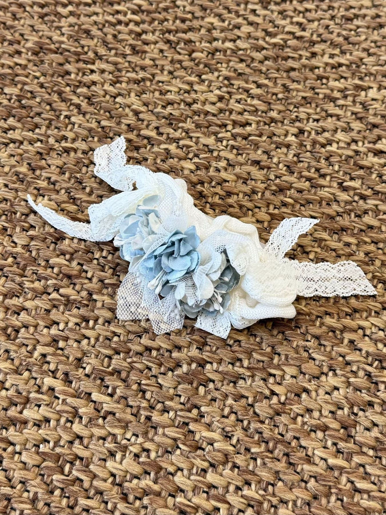 Fascia Pizzo e fiori Cielo EM822FA corredino e abbigliamento neonato | NANU' BABY